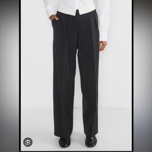 Aritzia Babaton Bureau Pants Short